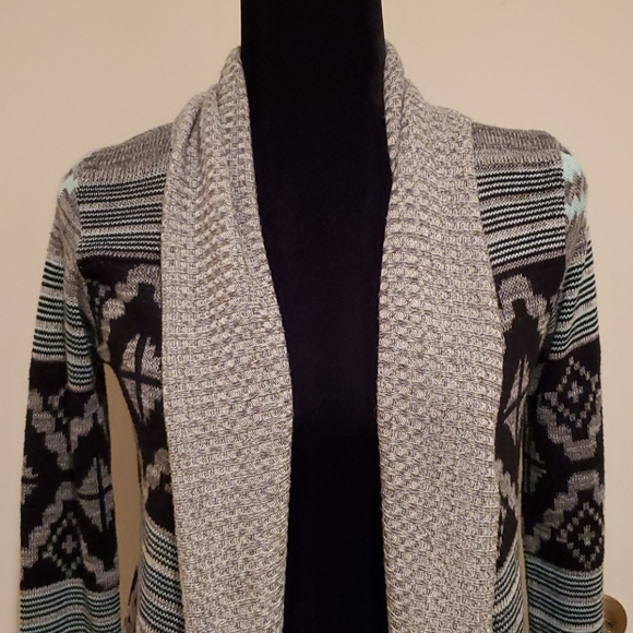 Beautiful Gray/Black/Green RUE21 Sweater Sz XS - Picture 2 of 7